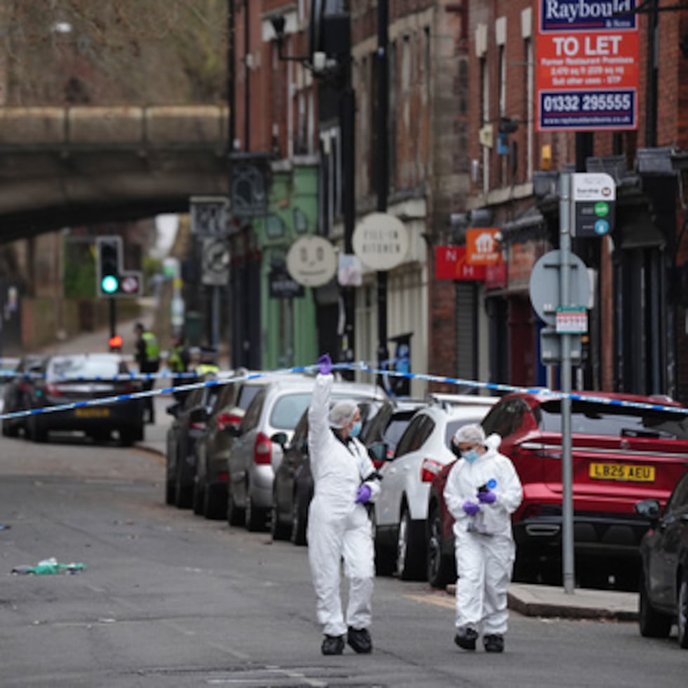 El incidente ocurrió hacia las 21.30 (9:30 p.m.) horas del sábado en Friar Gate, un popular local nocturno del centro de Derby, ciudad de unos 275,000 habitantes situada al noreste de Birmingham.