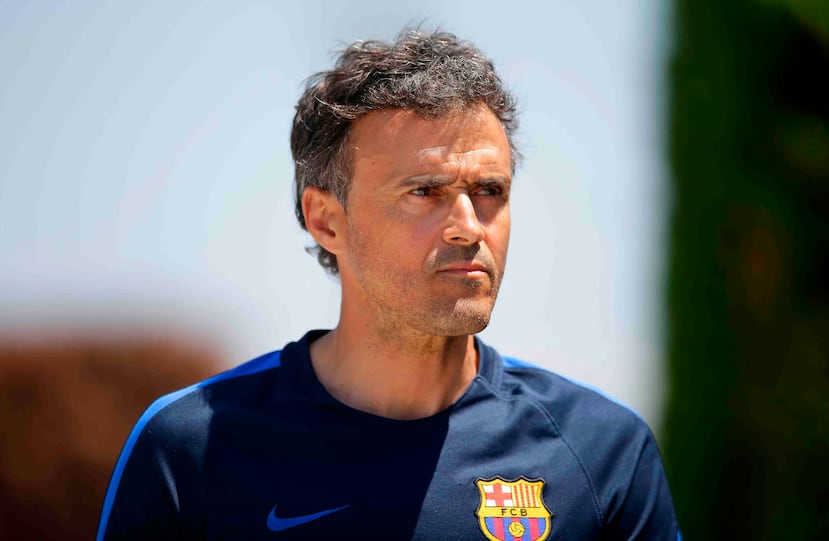Foto de archivo del viernes 26 de mayo de 2017 en la que el entrenador del Barcelona Luis Enrique se presenta a una rueda de prensa. La federación española ha designado a Luis Enrique como nuevo técnico de la selección. (AP)