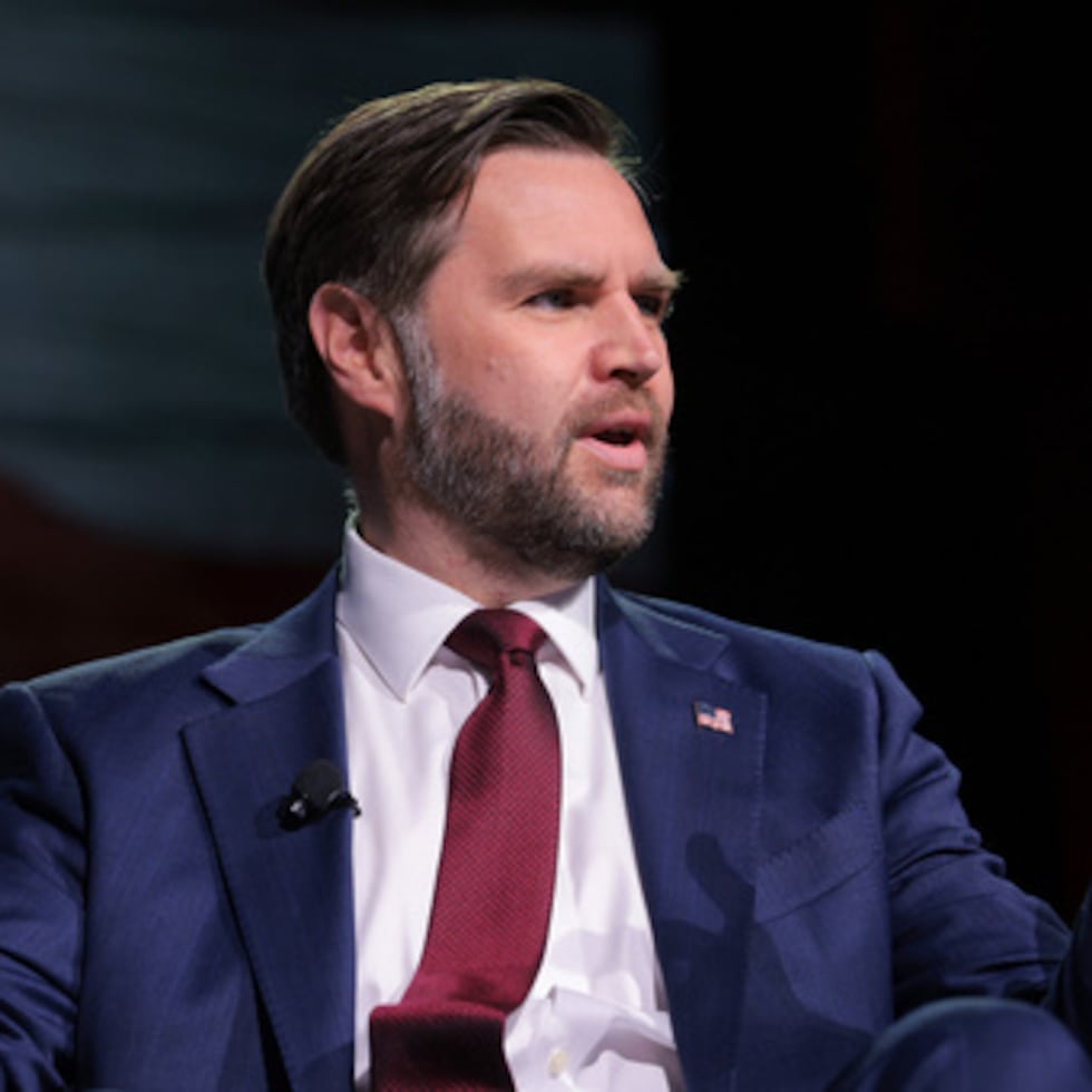 El vicepresidente JD Vance habla durante un evento de Turning Point USA en el Akins Ford Arena del Classic Center de Athens, Georgia, el martes 14 de abril de 2026. (Chip Somodevilla/Pool vía AP)