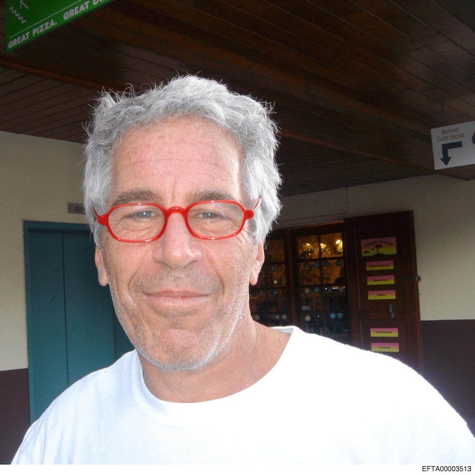 Las fotos de la investigación de Jeffrey Epstein forman parte del archivo del caso compartido por el Departamento de Justicia.