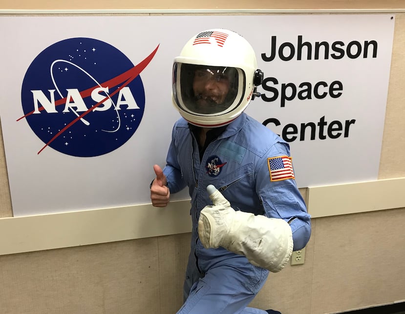 Previo a crear su canal de vídeos, Peña Crescioni trabajó como ingeniero mecánico en la NASA.