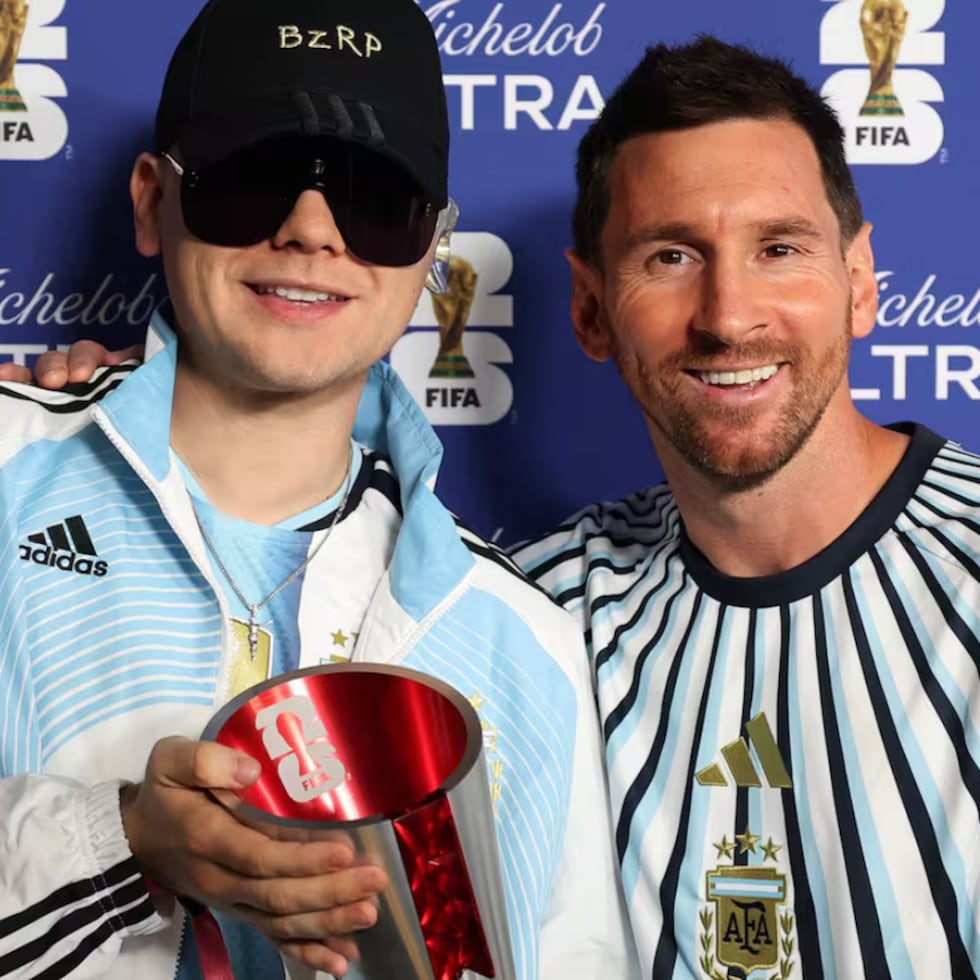 Bizarrap junto a Lionel Messi.