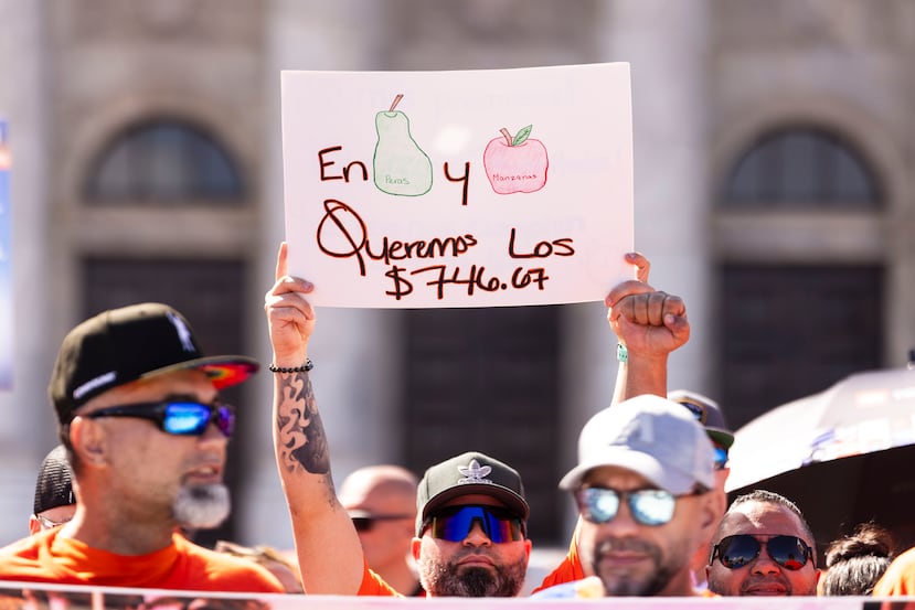 El 5 de noviembre, los oficiales correccionales marcharon desde el Capitolio hasta La Fortaleza en reclamo de que se honrara el aumento salarial legislado.