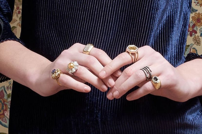 Varias sortijas de cóctel, con piedras grandes y diseños que llamen la atención. (Foto: WGSN)