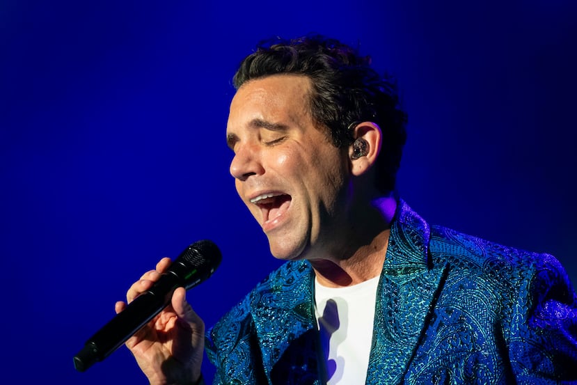 El cantante y compositor británico Mika se presenta durante su concierto en el Festival de Cap Roig, en Palafrugell, Girona, España, el 8 de agosto de 2026. EFE/David Borrat