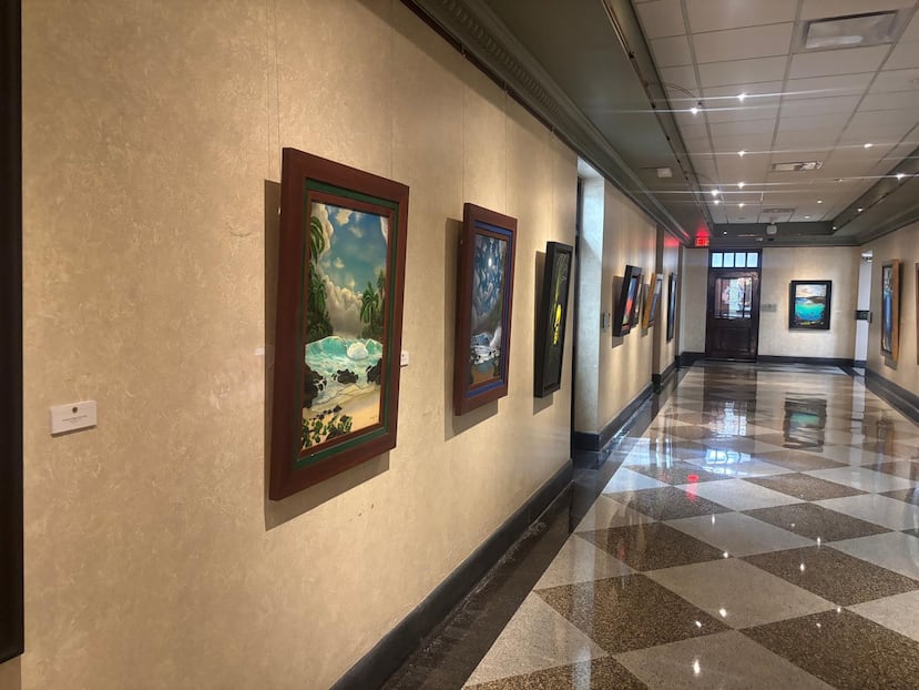 ‘El mar, mi refugio’ del reconocido buzo y pintor Héctor M. Ruiz está en una exhibición en el Capitolio de Puerto Rico.