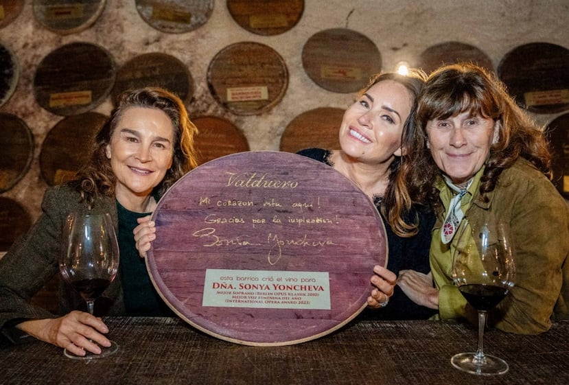 Sonya Yoncheva junto Yolanda y Carolina García Viadero.