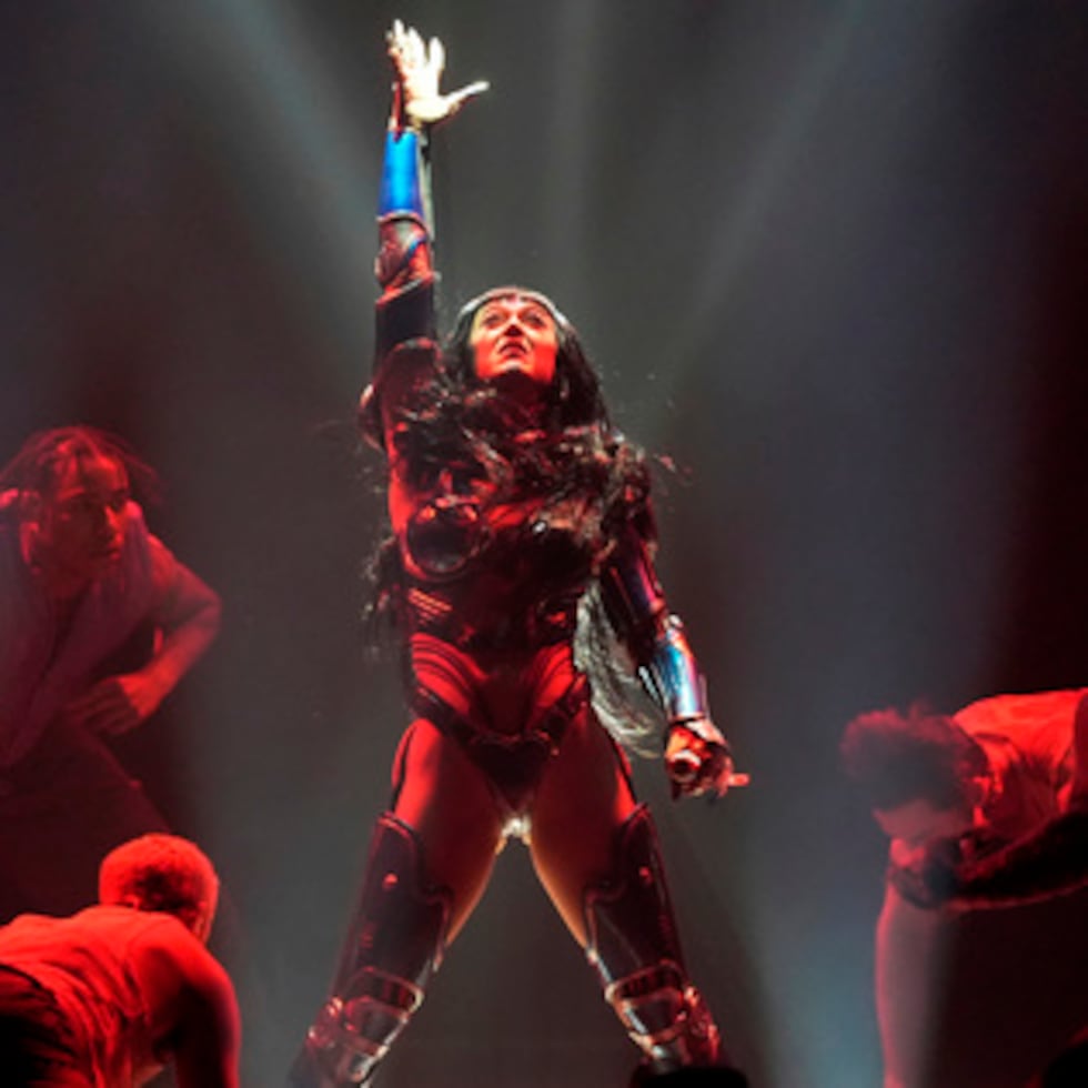 ARCHIVO - Katy Perry actúa como parte de la gira "Lifetimes Tour" el 15 de julio de 2025, en el Kia Forum de Inglewood, California (AP Photo/Chris Pizzello, Archivo)