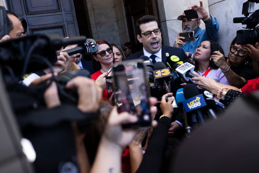 Domenech emitió declaraciones a la prensa al llegar al Capitolio para su cita ante la Comisión Total del Senado.