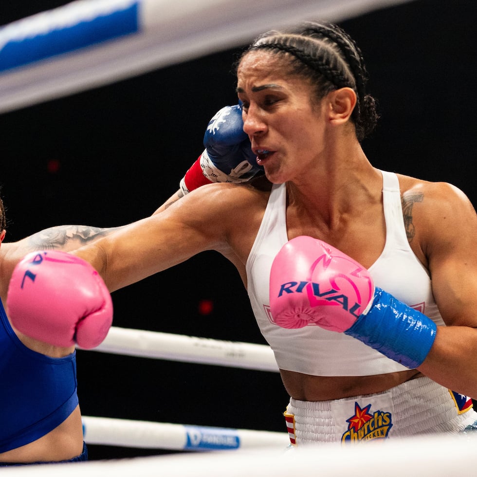 Amanda Serrano (derecha) viene de una victoria por decisión unánime ante Reina Téllez (izquierda).
