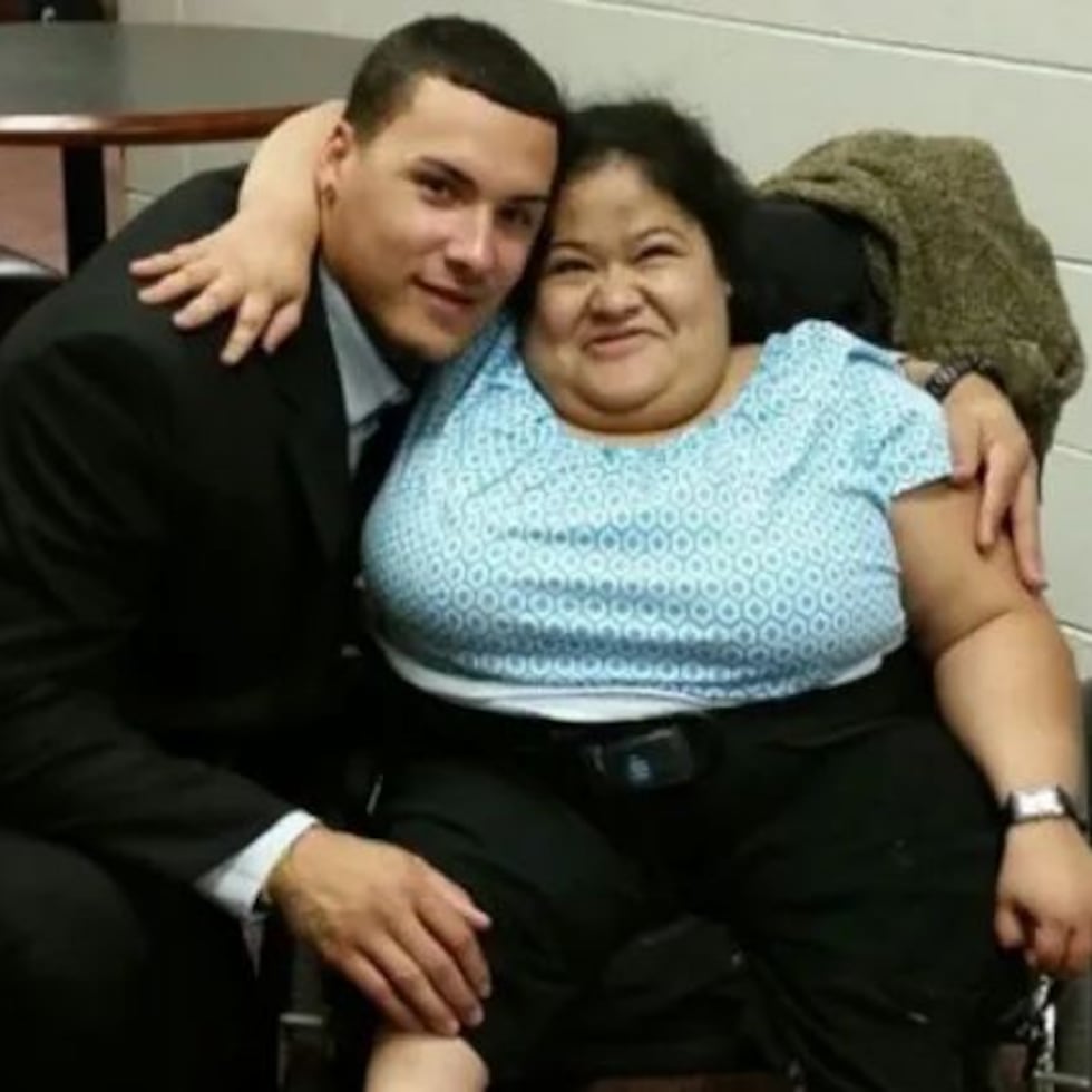 Javier Báez y su hermana, Noely Báez.