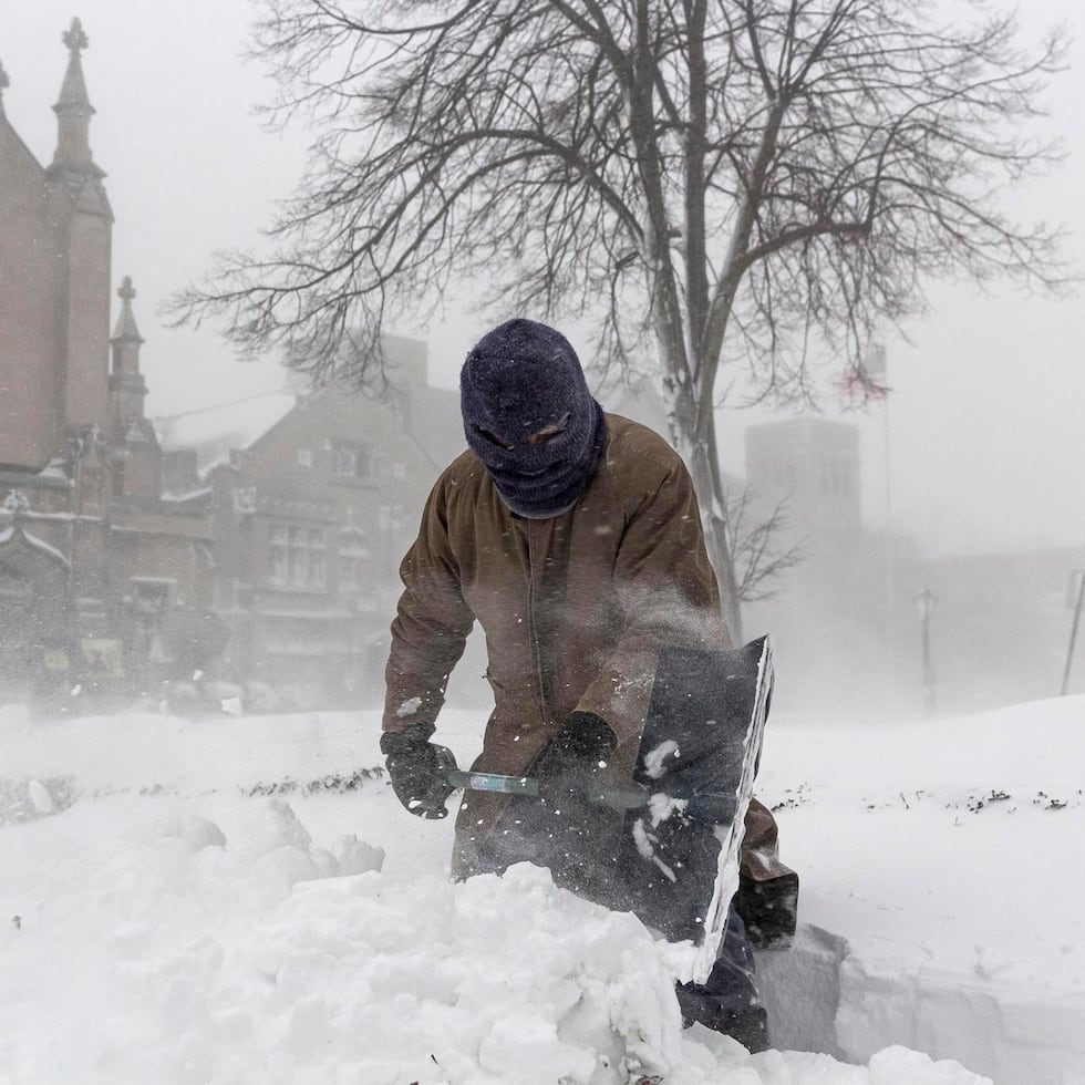 La región del Atlántico Medio también esperan nevadas menores, los residentes de las Carolinas esperan lluvia fría durante el fin de semana.