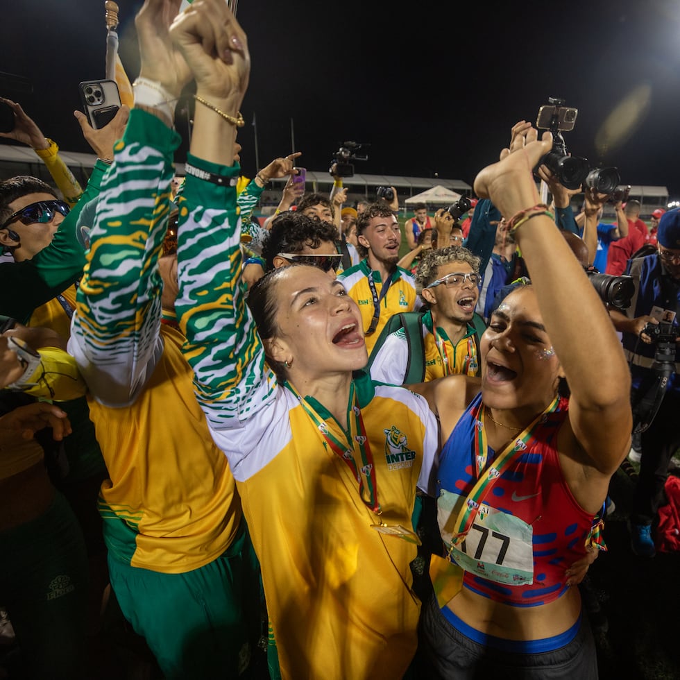 Durante la celebración de la UAGM al finalizar las competencias, las atletas de la Inter y la UAGM demostraron camaradería y un gran espíritu deportivo.