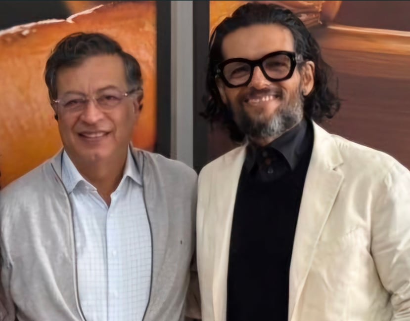 El presidente de Colombia, Gustavo Petro, a la izquierda, junto al cantante y compositor, Draco Rosa.