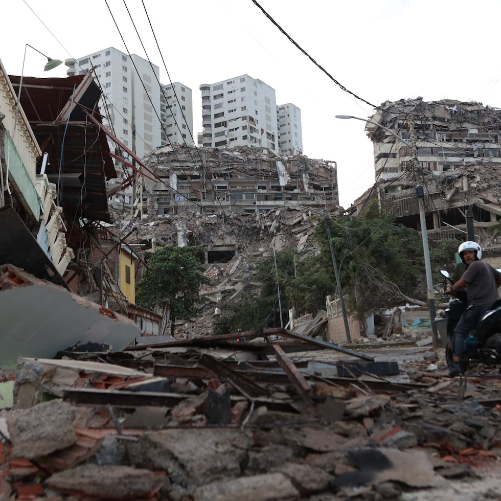 Varios edificios resultaron con daños en la localidad de Catia La Mar.