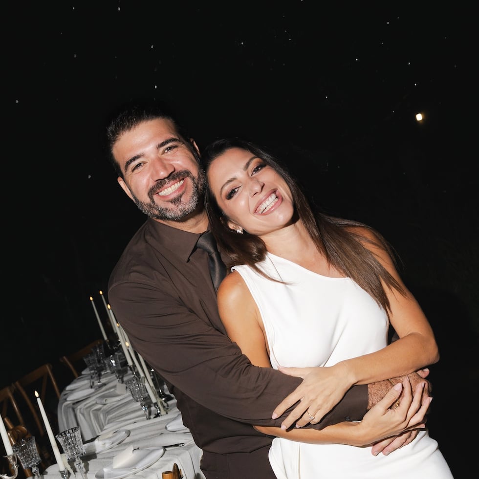 Alexandra Lúgaro junto a Carlos Mercader Pérez durante la celebración de su compromiso.