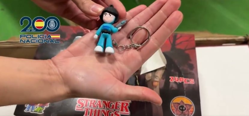 La Policía Nacional de España incautó material falsificado de la serie "Stranger Things".