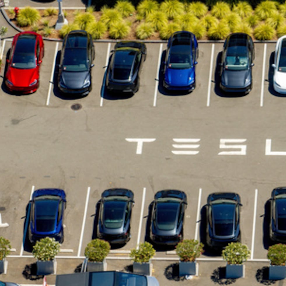 El posible apagón de 30 días de las ventas de Tesla en California es el principal castigo que se recomienda al Departamento de Vehículos de Motor del estado en una decisión hecha pública a última hora del martes.