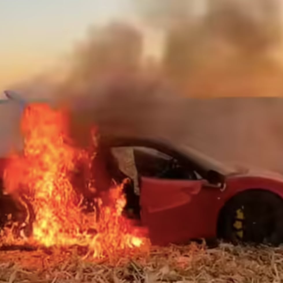 El carro del influencer Cody Detwiler quedó incinerado.
