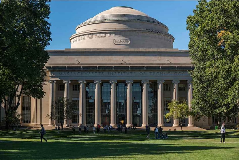 MIT está localizado en Cambridge, Massachusetts y tiene una matrícula de más de 11,000 estudiantes. (MIT)