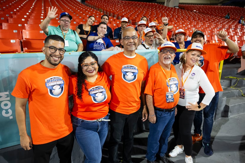 Mario Quiñones es acompañado por la directora ejecutiva del Instituto Psicopedagógico de Puerto Rico (IPPR), Elba I. Castellanos, así como el director de mercadeo de Holsum Puerto Rico, Jesús R. Amaro, entre otros.