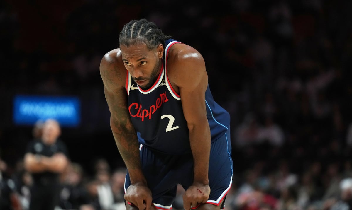 Por Beth Harris La NBA multó a los Clippers de Los Ángeles $30 millones