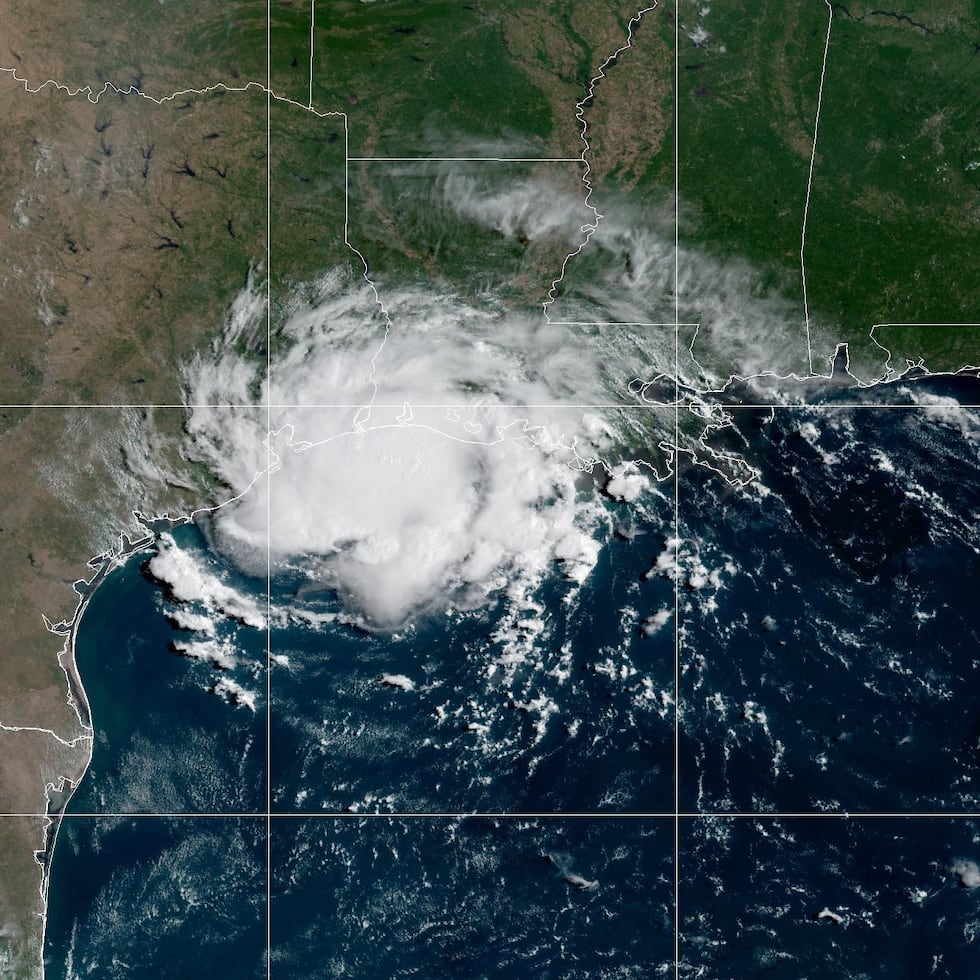 La tormenta tropical Edouard alcanzó la costa alrededor de las 2:20 p.m. hora local.