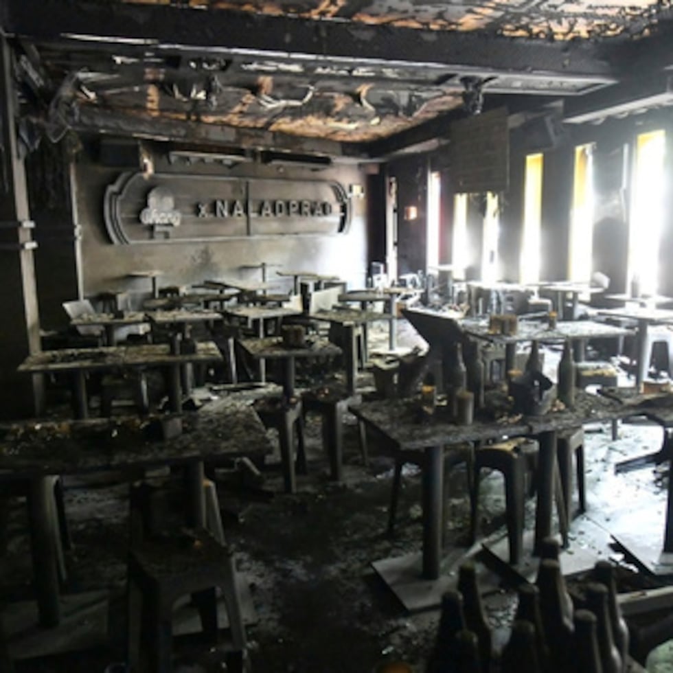 En esta fotografía de archivo difundida por la Administración Metropolitana de Bangkok, se aprecia el interior de un bar de cerveza tras un incendio ocurrido en Bangkok.
