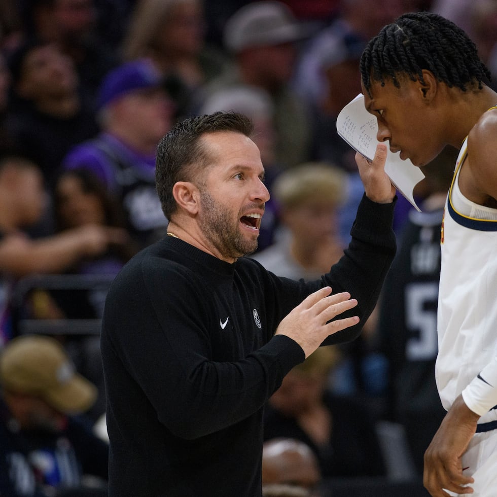 Puerto Rican assistant coach José Juan Barea gives instructions to Peyton Watson during a timeout during last Tuesday's game in Sacramento.