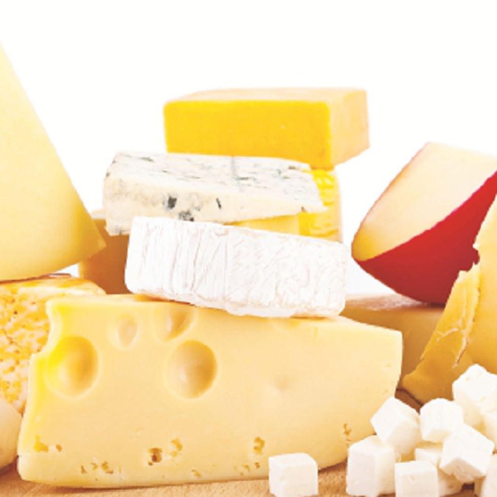 Se recomienda observar con atención las etiquetas nutricionales de los quesos y controlar la cantidad diaria ingerida.