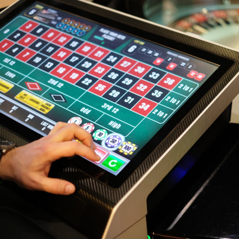 Personal de la División de Propiedad del Cuerpo de Investigaciones Criminales (CIC) de San Juan investiga los hechos.