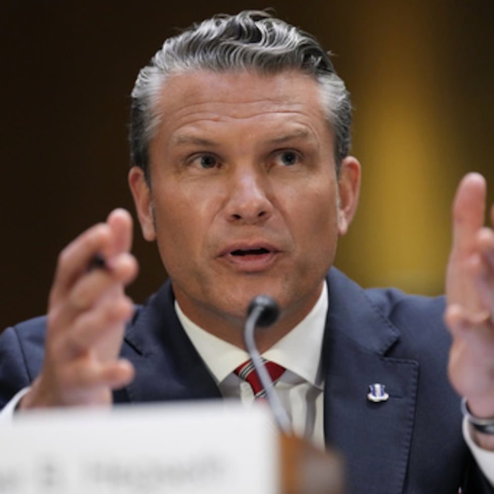 En un vídeo publicado en las redes sociales, Hegseth señaló que recibir la terapia de sustitución de testosterona sería voluntario.
