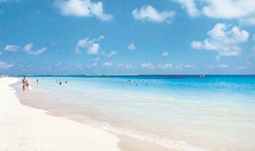 Vista aérea de la playa Flamenco, en Culebra. (Archivo / GFR Media)