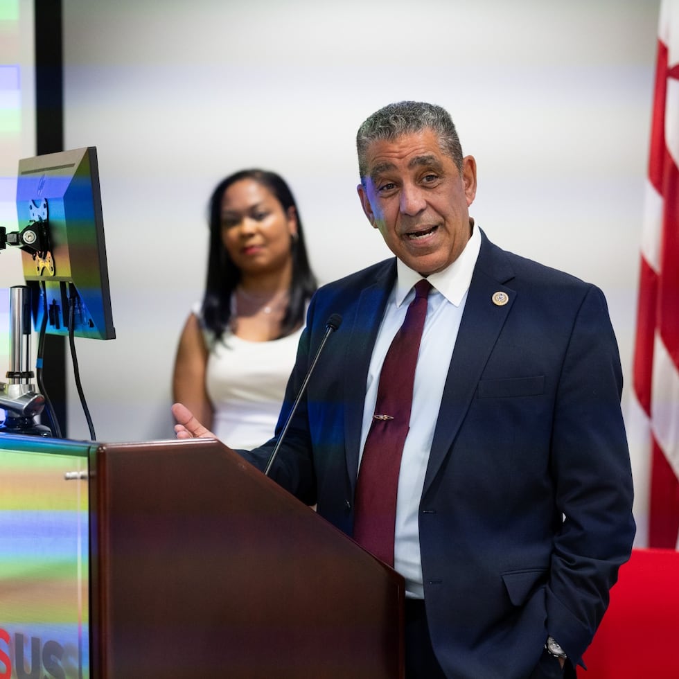 El congresista demócrata Adriano Espaillat fue reconocido por la organización boricua Grupo 21.
Foto : suministrada Sandy Schaefer
