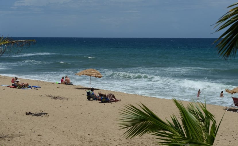 Sandy Beach en Rincón es parte de 53 playas que tiene el municipio. (Archivo)