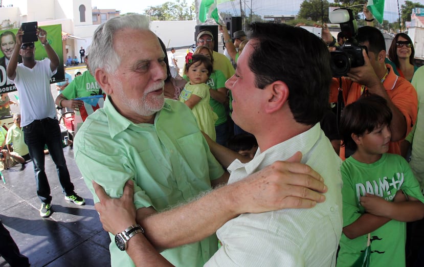 El candidato a la gobernaciób por el PIP, Juan Dalmau, recibe el saludo de Rubén Berríos. (jose.reyes@gfrmedia.com)