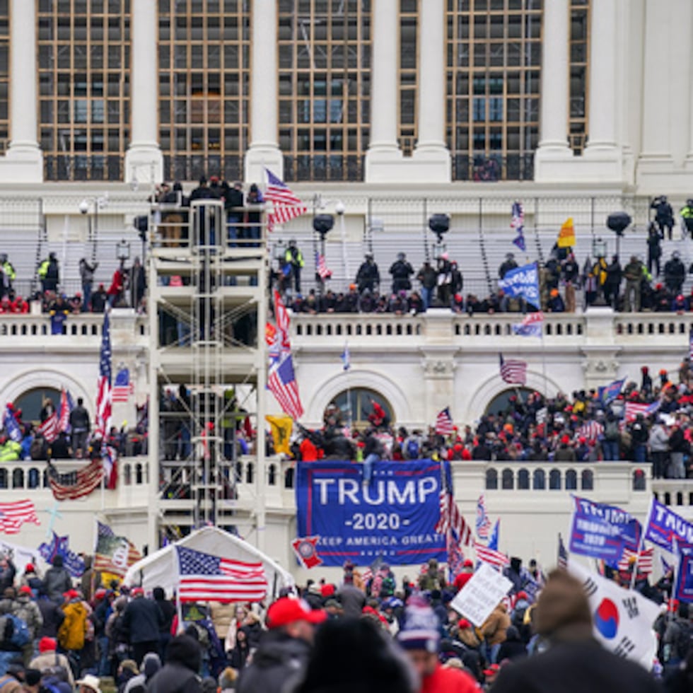 Cientos de leales a Trump se declararon culpables de asaltar el Capitolio, admitiendo bajo juramento que infringieron la ley.