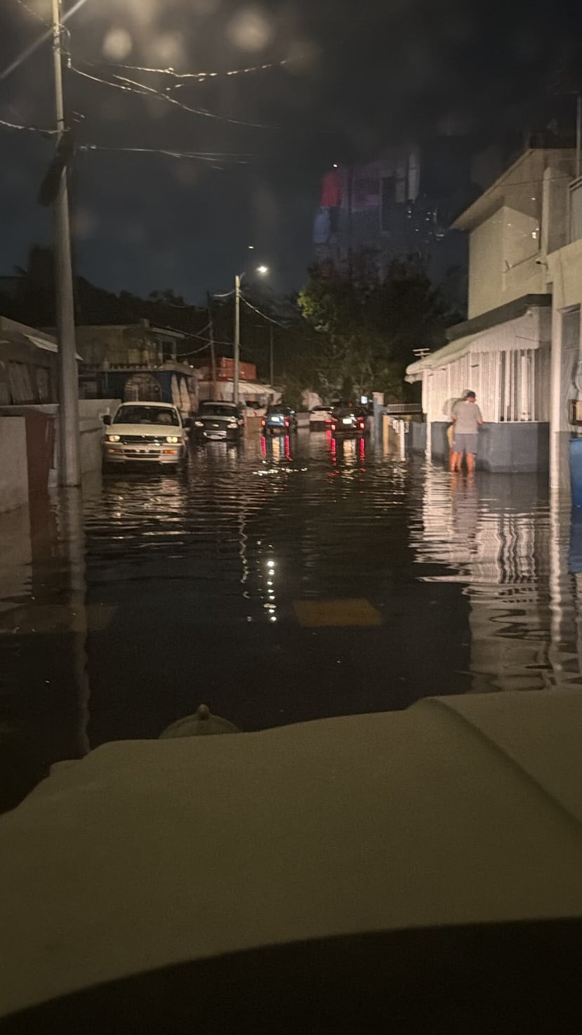 La vía se encontraba inundada.