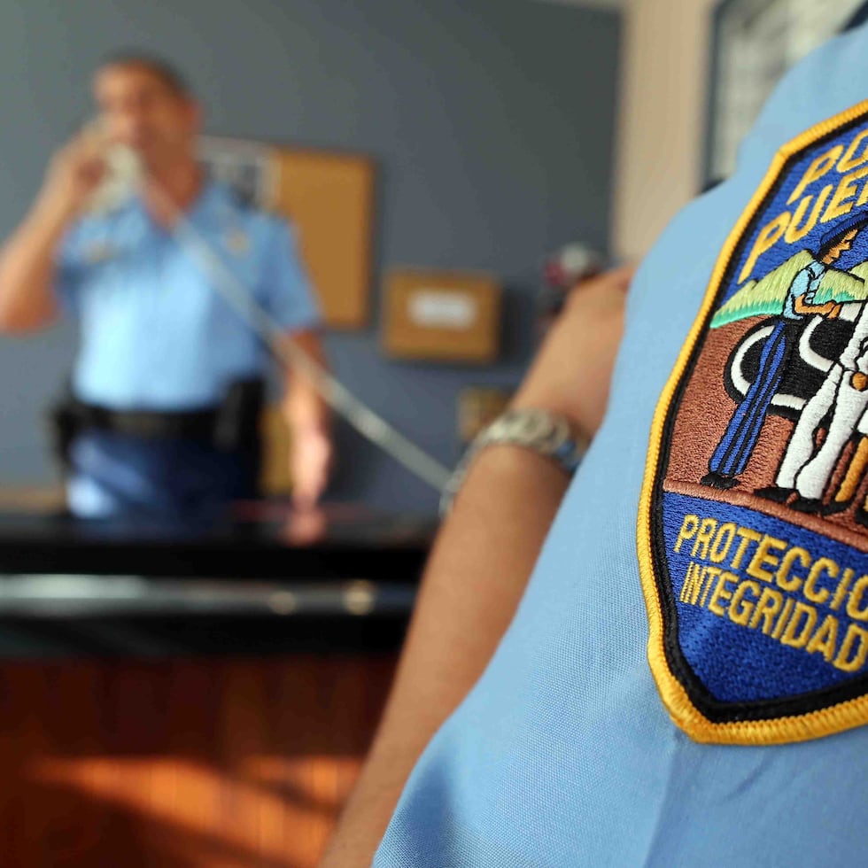 En medio del incidente, el individuo presuntamente lo agredió con una botella en el área de la ceja.