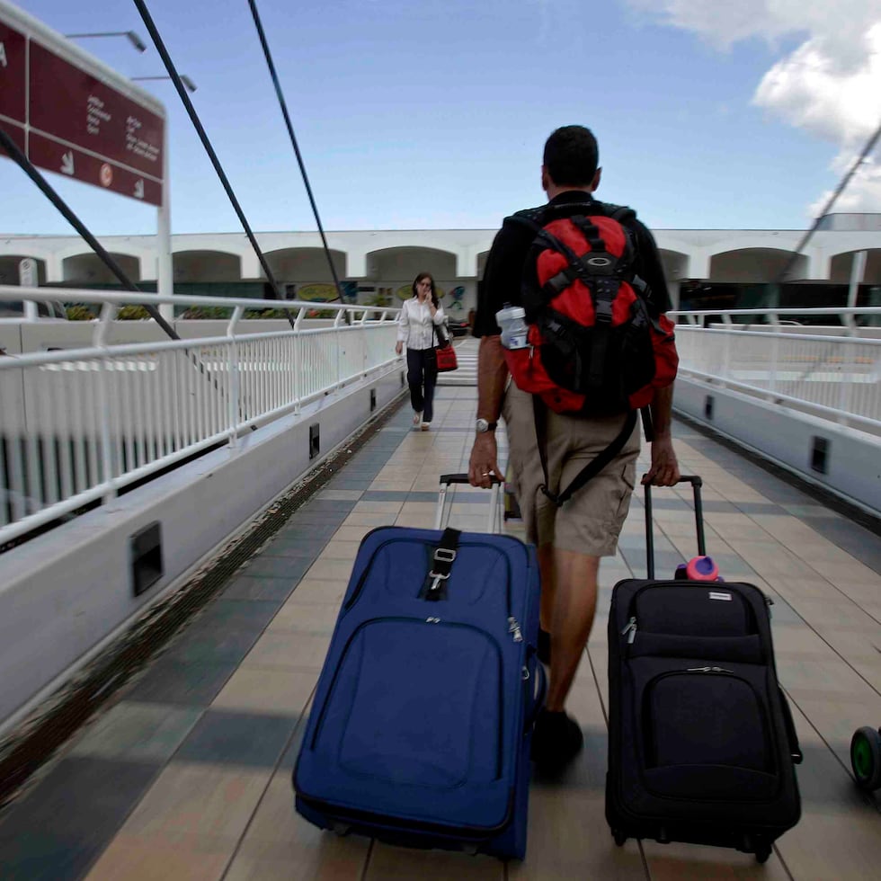 Según el análisis, en los últimos tres años de información disponible (2022-2024), las cifras de emigrantes hacia Estados Unidos se han mantenido debajo de los 45,000. (Archivo)