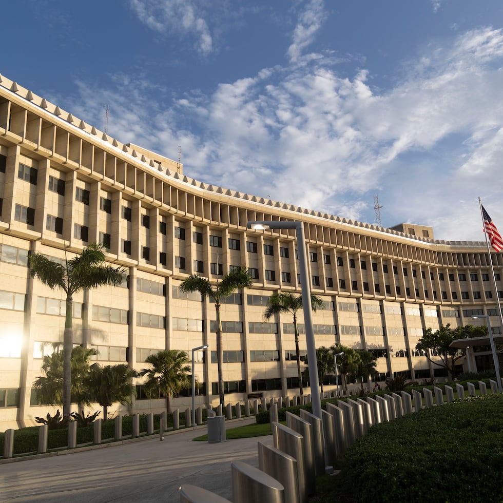 Según el documento, el juez federal Raúl M. Arias Marxuach aceptó la moción para agilizar el proceso de descubrimiento de prueba y otorgar protección a la evidencia presentada bajo la clasificación de “confidencial”.