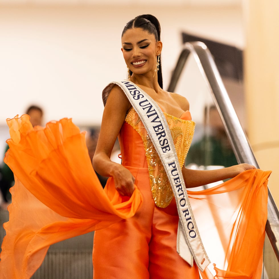 La Miss Universe Puerto Rico, Zashely Alicea fue recibida poco después de la 1:00 de la tarde del miércoles por decenas de puertorriqueños que llegaron al aeropuerto Luis Muñoz Marín.