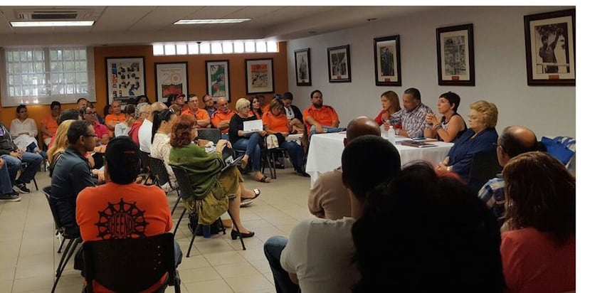 Más de 100 delegados de la Heend celebraron hoy viernes una reunión extraordinaria en la que deliberaron sobre posibles acciones en defensa del primer centro docente. (Suministrada)