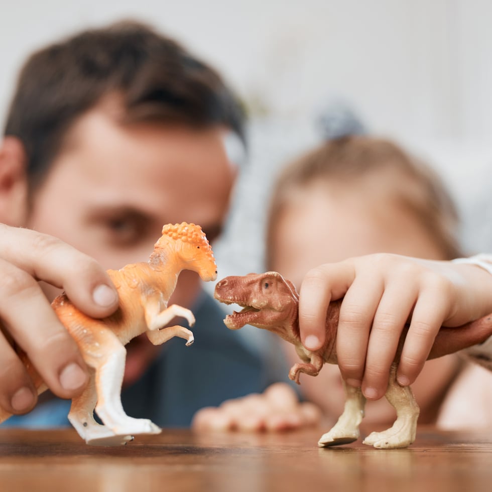 Jugar es una forma de compartir tanto con niños como con adultos.