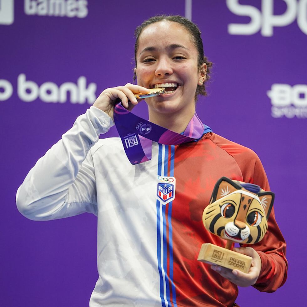 La tenismesista Edmarie León ganó cuatro medallas en Asunción, incuida una de oro en individual femenino.