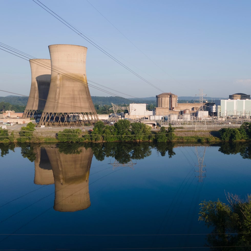 ARCHIVO - La central nucleoeléctrica de Constellation en Three Mile Island, conocida como Crane Clean Energy Center, cerca de Middletown, Pensilvania, el 25 de junio de 2025. (AP Foto/Ted Shaffrey/Archivo)