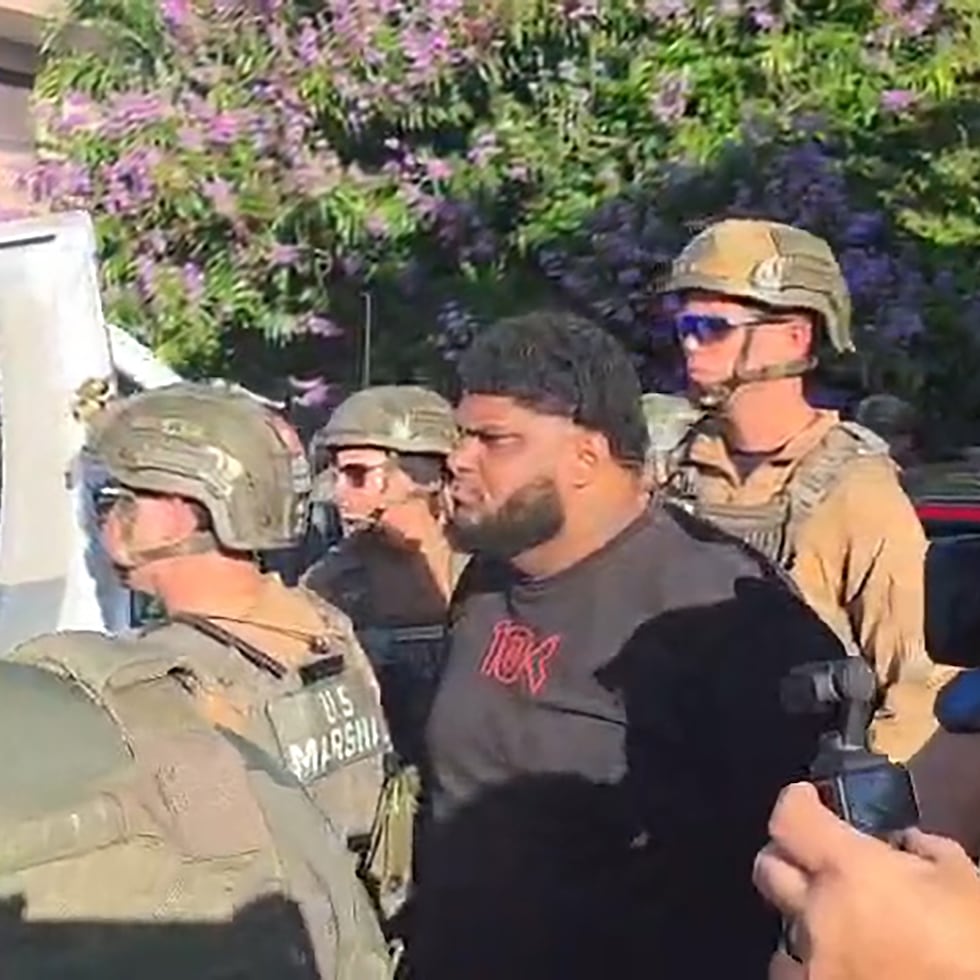 Las autoridades arrestaron a uno de los prófugos federales en el residencial Virgilio Dávila, de Bayamón.