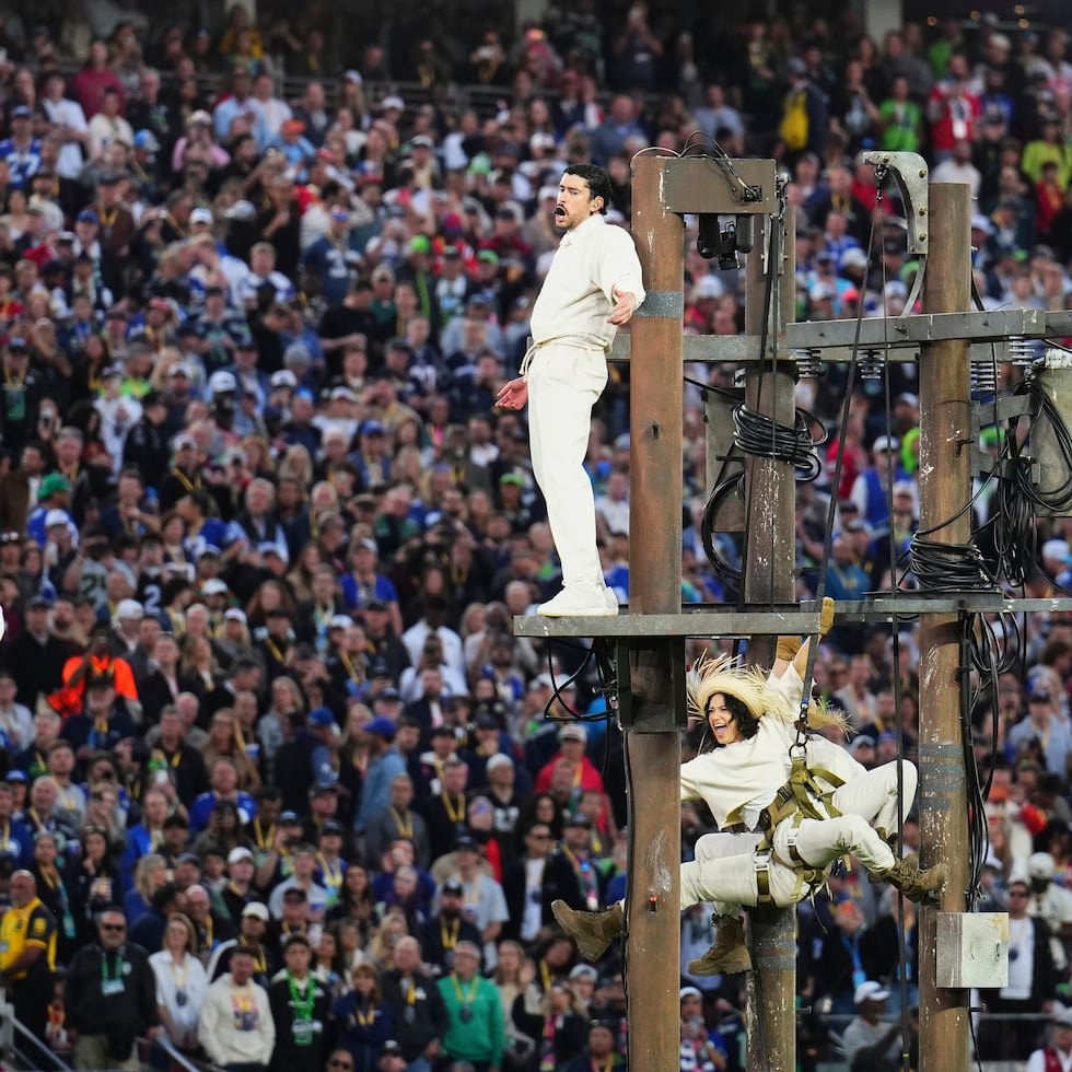 Los postes son el reflejo de una contradicción que solo el que vive en esta isla puede reconocer. Aquel Puerto Rico de la riqueza del proyecto de Manos a la Obra y de las 936, ejemplo de la modernidad industrializada de la Guerra Fría, con un sistema eléctrico que representó la envidia latinoamericana, es hoy el constante problema de insuficiencia energética, escribe Héctor Rivera.