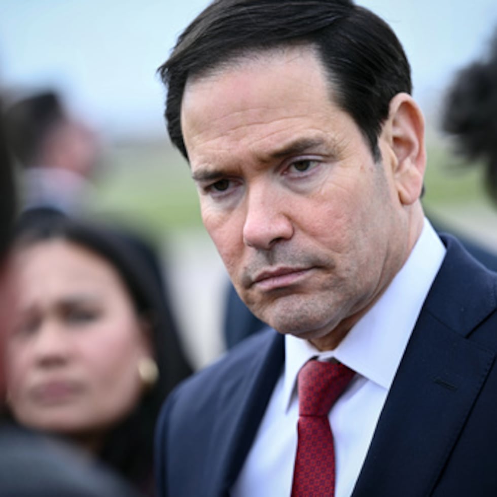 Las últimas medidas se tomaron esta misma semana, cuando el Secretario de Estado, Marco Rubio, determinó que ya no reunían los requisitos para obtener el estatus de residente permanente legal ni para entrar en Estados Unidos.