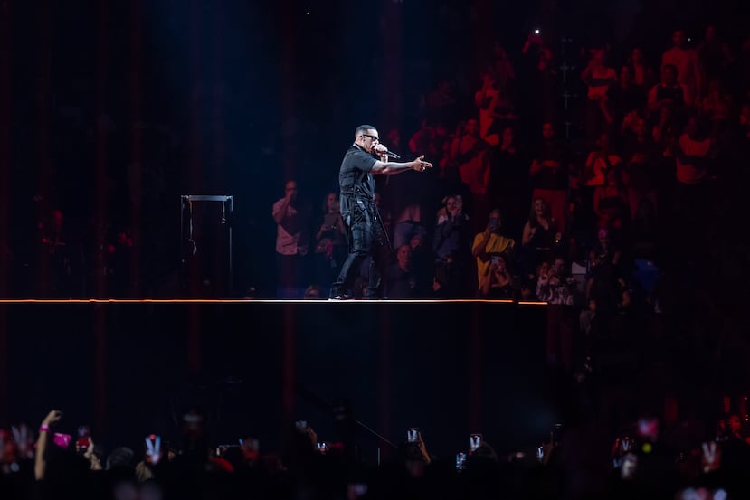 Récord: Es el primer artista de reguetón en recibir una estrella en el Paseo de la Fama de Puerto Rico, en reconocimiento a su contribución a la música latina.